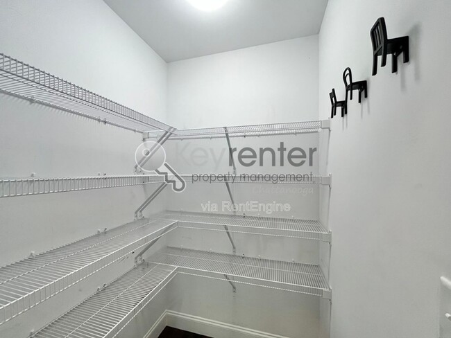 Building Photo - 2758 Waterhaven Dr