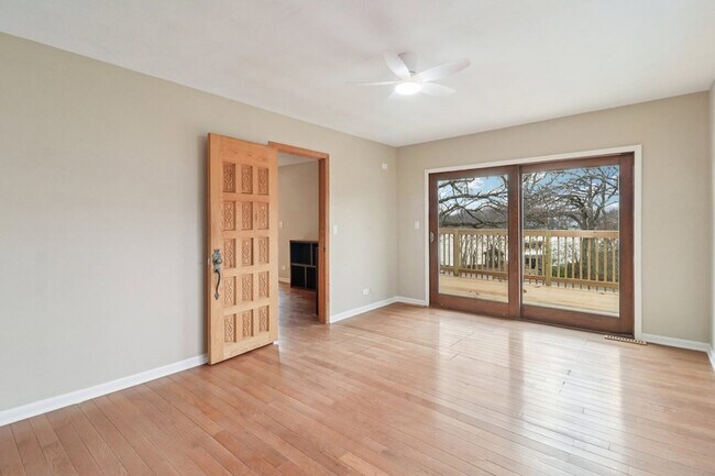 Building Photo - 23460 W N Lakewood Ln