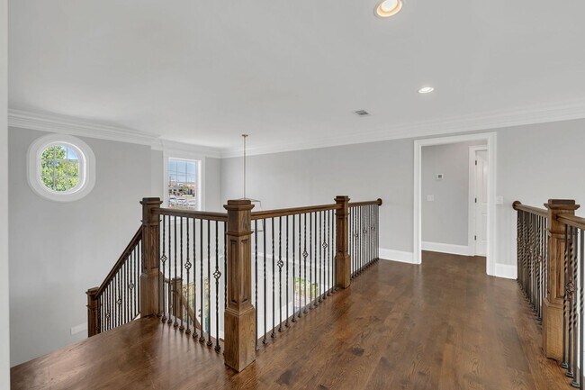 Building Photo - Luxury 4BR Home with River Views & Entertainer’s Bonus Room
