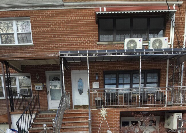 Building Photo - 74-11 85th Dr