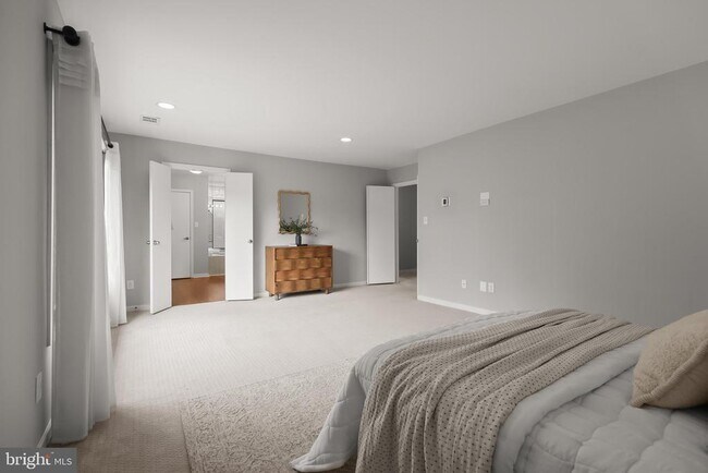 Building Photo - 5 Whitebridge Ct