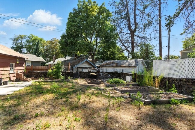 Building Photo - Gorgeous Brick Home Near Audubon Park