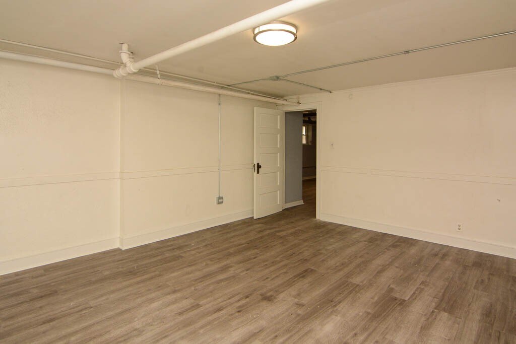 Building Photo - 5534 N Artesian Ave