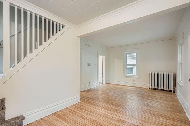 Building Photo - 595 Hawthorne Ave E