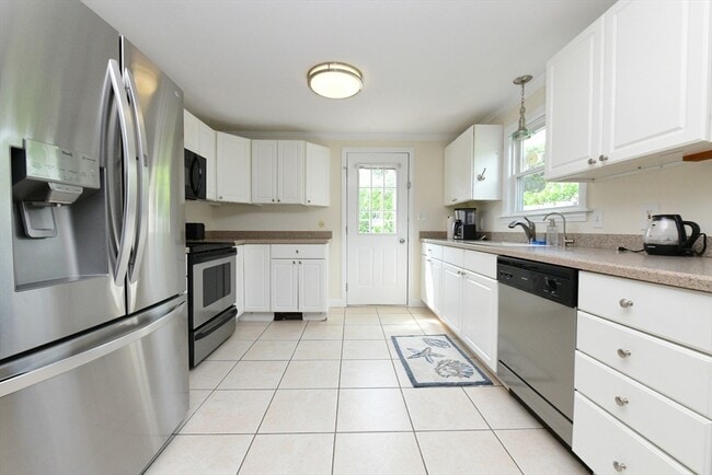 Building Photo - 15 Sachem Dr