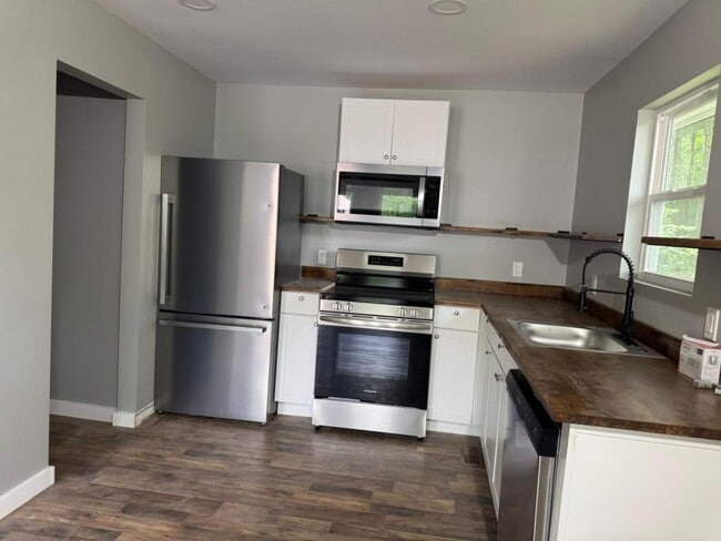 Building Photo - 220 Fisk Ave