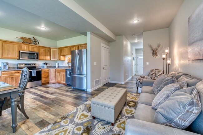 Primary Photo - Beautiful 3 bedroom, 2 bathroom townhome i...