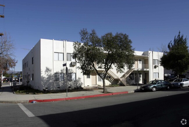 Building Photo - Atrium Court South of the Boulevard