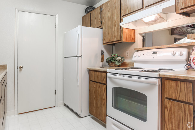 2BR,2BA-Winter - The Seasons Apartments