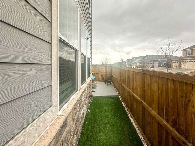 Building Photo - CORNER PAIRED HOME ACROSS THE PARK!