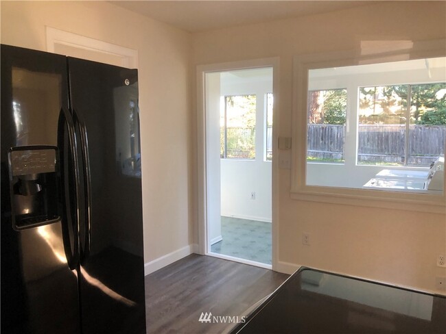 Building Photo - 3325 Lincoln Way