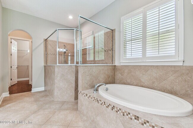 Building Photo - 263 Stonewell Dr