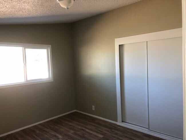 Building Photo - 3138 E Ave Q4