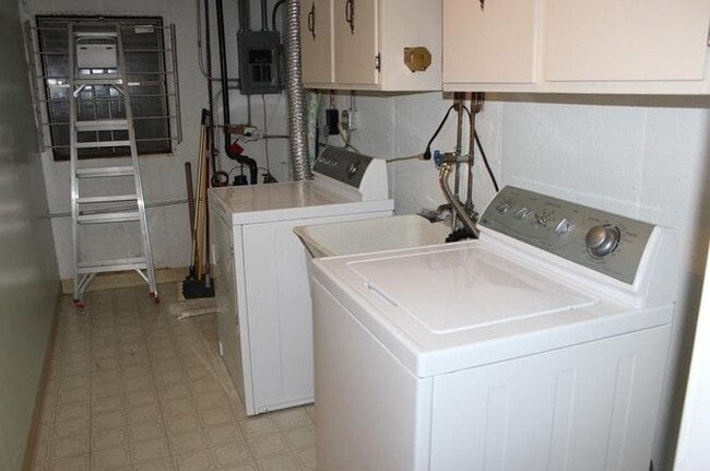 Building Photo - 2526 Berkshire Ct