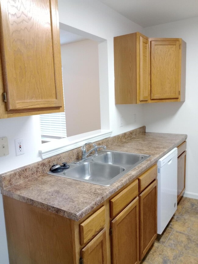 Building Photo - 3519 La Mesa Dr