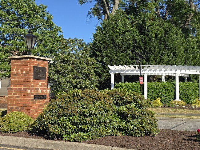 Building Photo - 1129 Flower St