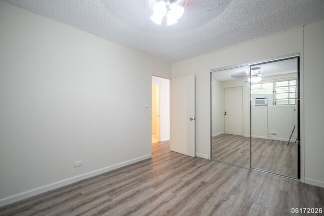 Building Photo - $2,100 / 2br - 2BED 1 BATH CONDO ON KAPIOLANI BLVD
