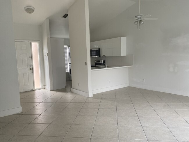 Building Photo - 219 SE 8th St