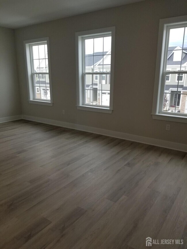 Building Photo - 4403 Thompson Dr