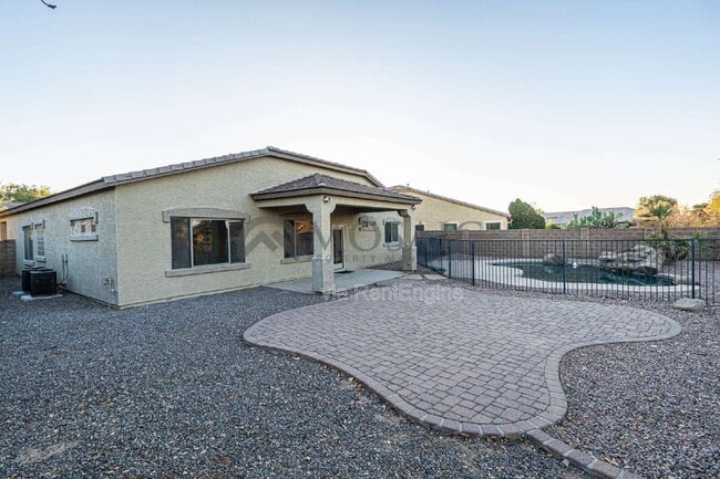 Building Photo - 21316 E Via Del Rancho Rd