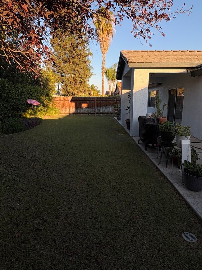 Building Photo - 10100 Grand View Summit Dr