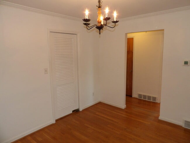 Building Photo - 837 Malabu Dr
