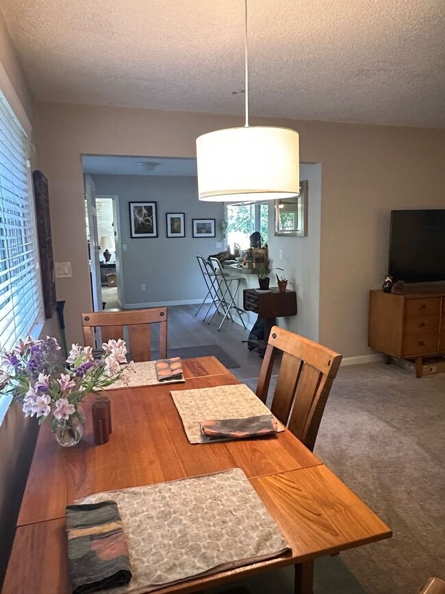 Building Photo - Cozy Carmel Valley Village House Fully Furnished