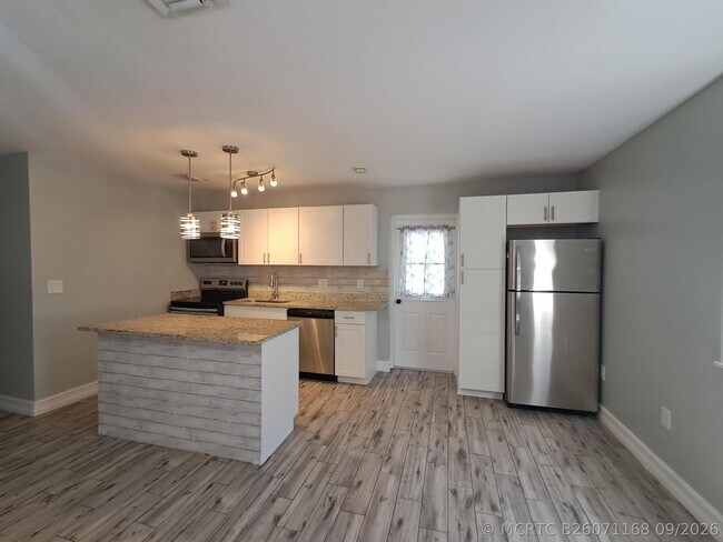 Building Photo - 3643 Betty Ann Ct W