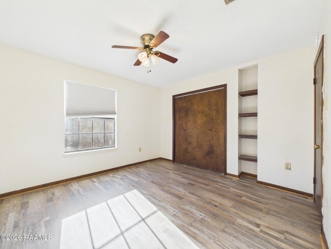 Building Photo - 114 Country Ln