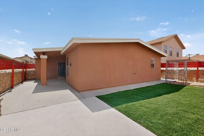 Building Photo - 2304 Honey Dew St