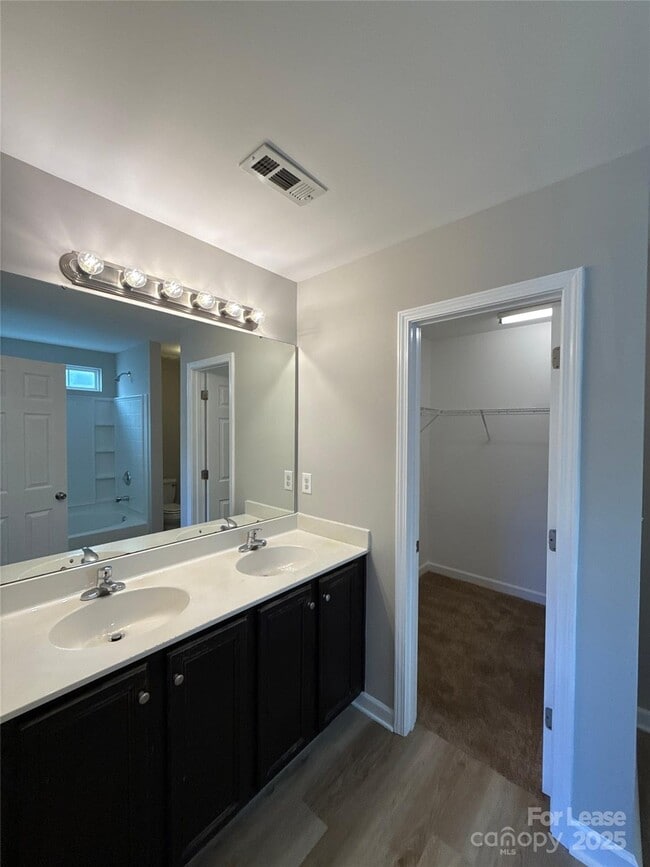 Building Photo - 4713 Brewer Dr