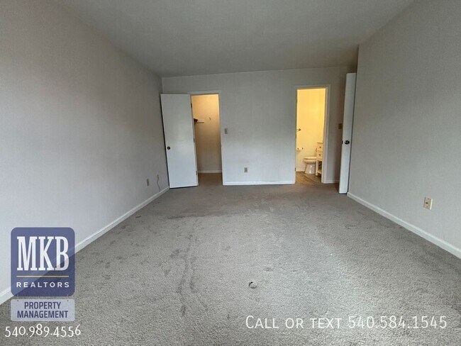 Building Photo - 2527 Gatehouse Ln