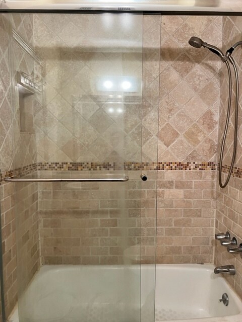 Hallway Bath - 7740 Redlands St