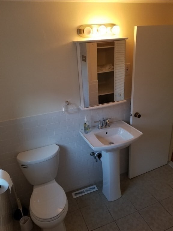 Building Photo - 169 Lake Shore Rd