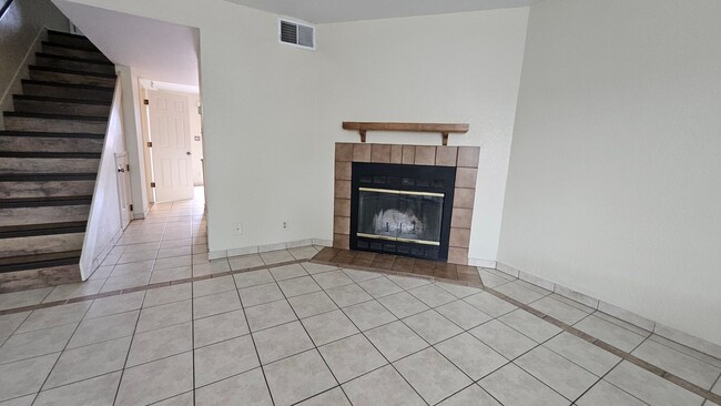 Building Photo - Cute condo for rent, 2 bedrooms, 2.5 bath