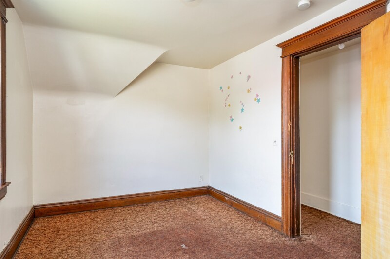 Building Photo - 1221 N Clinton Ave