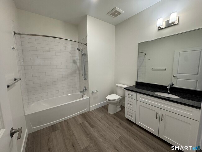 Building Photo - 414 Berlin Tpke