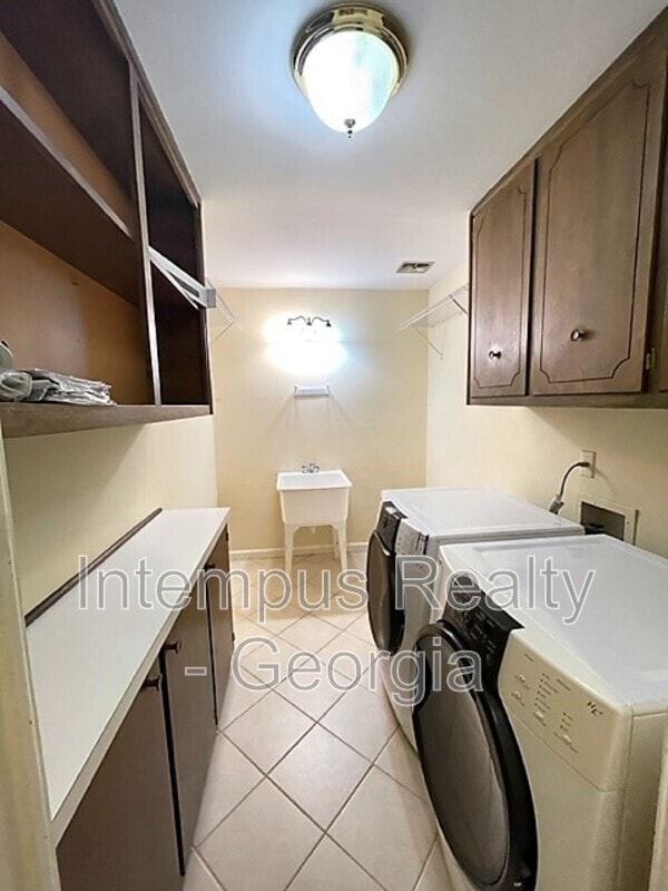 Building Photo - 3474 Sunderland Cir NE