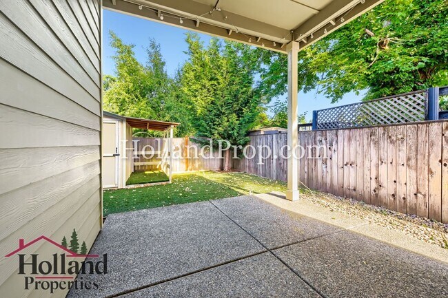 Building Photo - Beautiful 3-Bedroom Home with Fireplace, Modern Kitchen & Private Backyard in Hillsboro