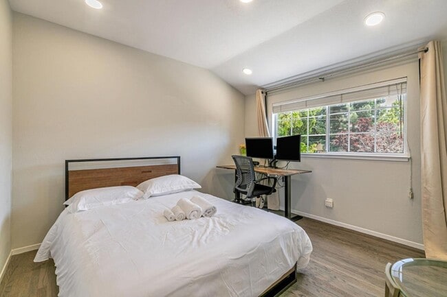 Building Photo - 2739 St Giles Ln