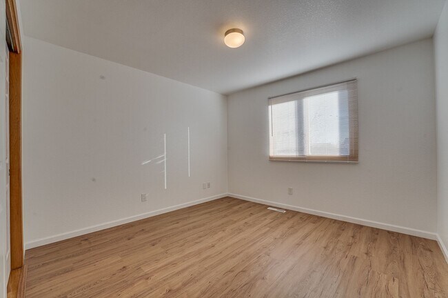 Building Photo - Beautiful 4 bed, 3.5 bath Home in Fort Collins Dakota Ridge Neighborhood