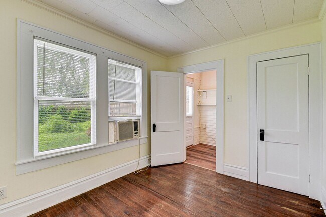 Building Photo - Charming 3-Bedroom Cottage in The Heights