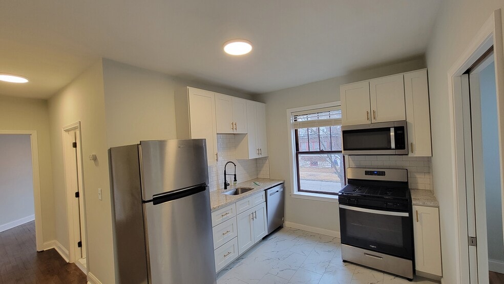 Building Photo - 5539 Holly Hills Ave