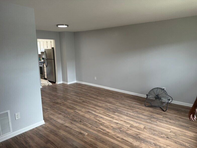 Building Photo - 216 Riva Dr