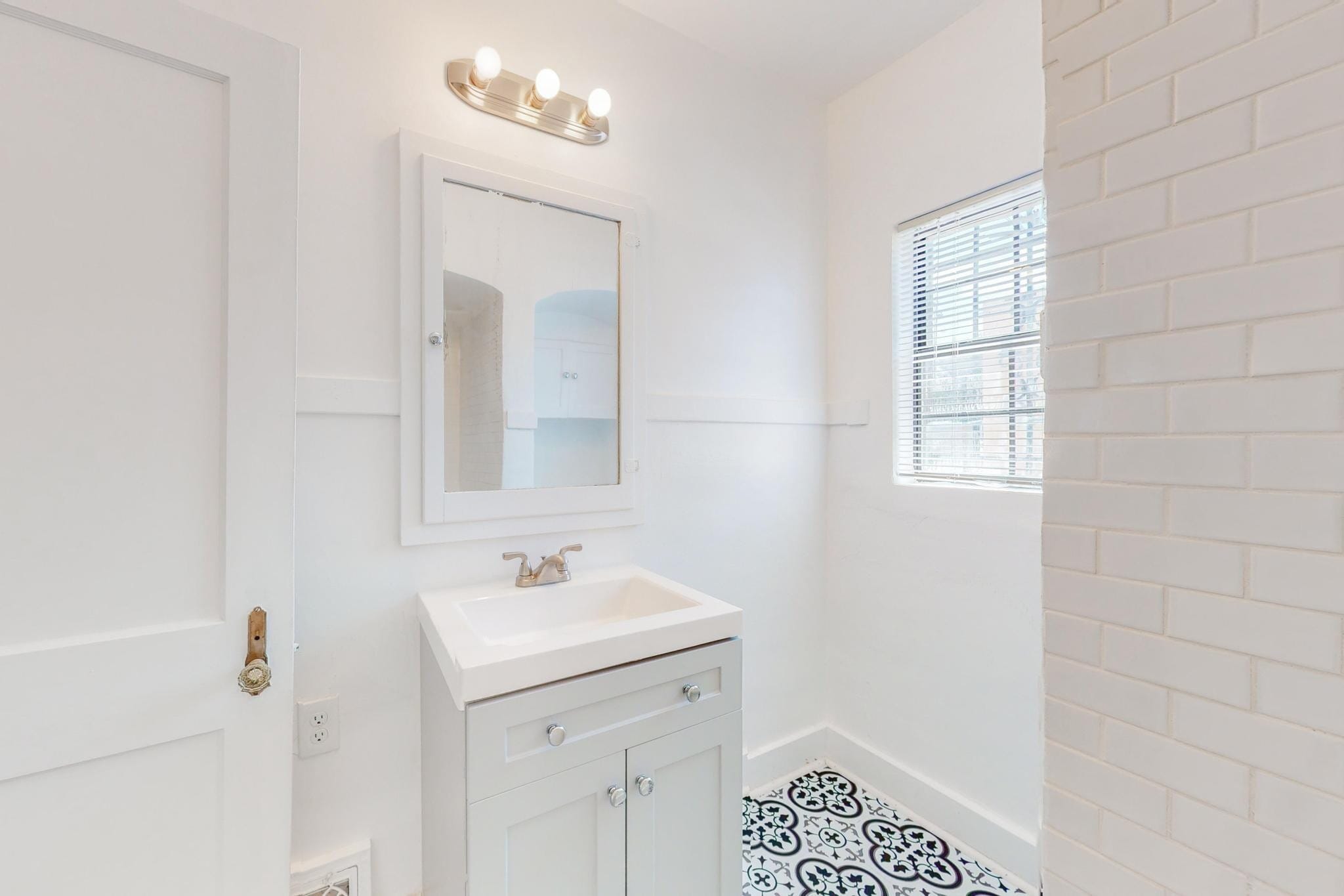 Building Photo - 3106 Monte Vista Blvd NE