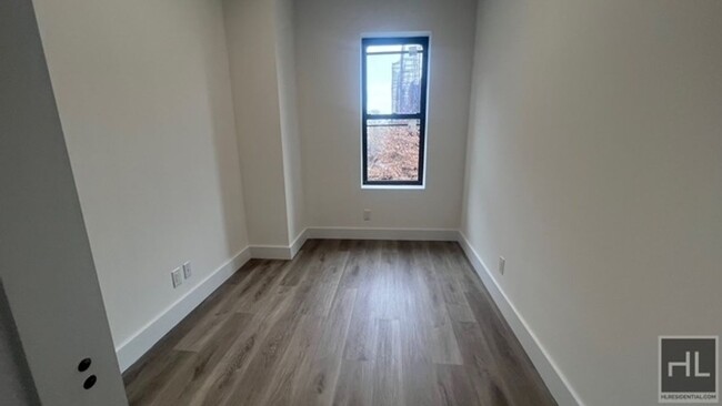 Building Photo - FRESHLY GUT RENOVATED LARGE 1 BEDROOM ROGE...