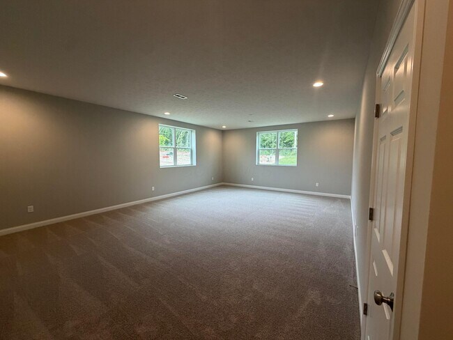 Building Photo - 9630 Lennon Ln
