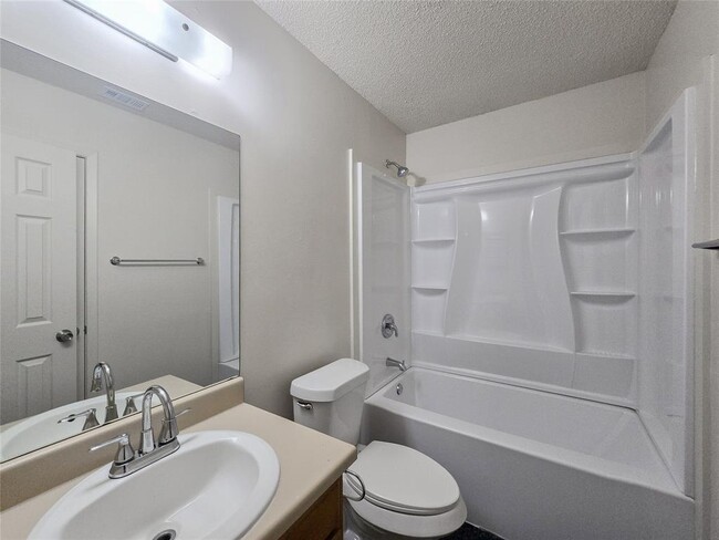 Building Photo - 626 Greenlawn Blvd