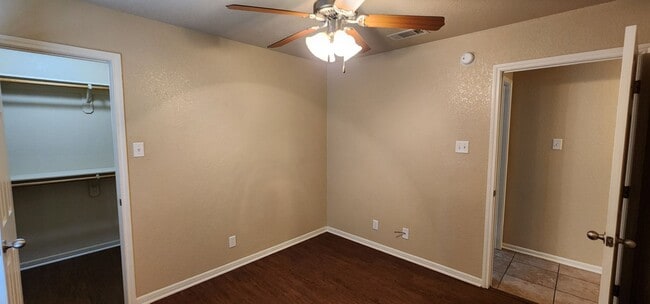 Building Photo - 3 Bedroom 2 bath Duplex South Killeen VIEWABLE SOON