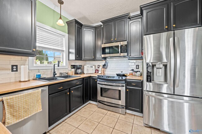 Building Photo - 25850 Iron Gate Dr